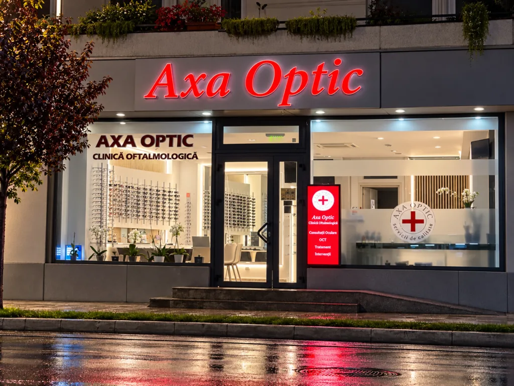 Exterior Axa Optic pe timp de noapte